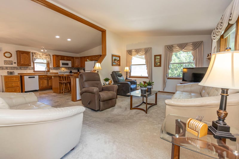 611 E Nestor St, Osakis, MN 56360