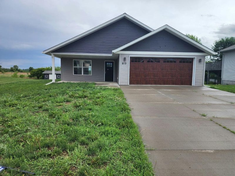 213 Century Ln, Silver Lake, MN 55381
