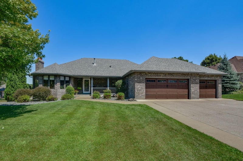 313 Wyndham Cir W, New Brighton, MN 55112