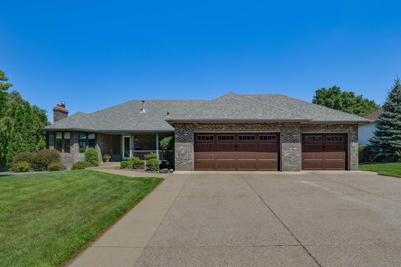 313 Wyndham Cir W, New Brighton, MN 55112