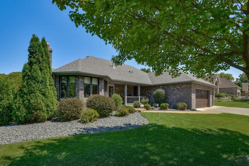 313 Wyndham Cir W, New Brighton, MN 55112