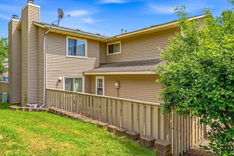 907 Monterey Dr, Shoreview, MN 55126