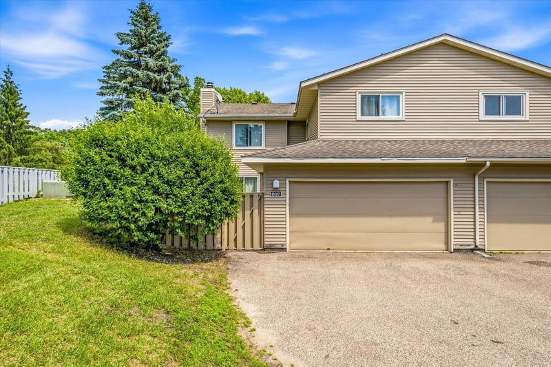 907 Monterey Dr, Shoreview, MN 55126