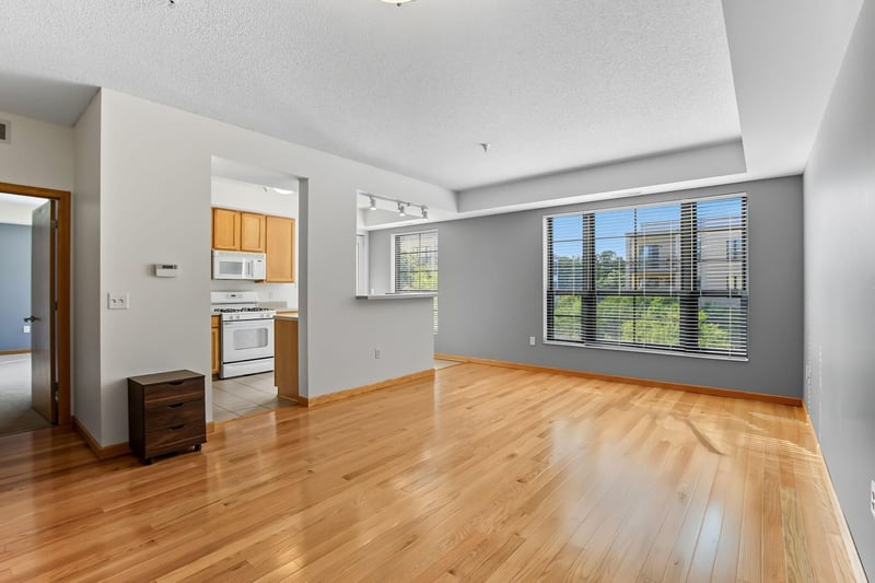 2566 Ellis Ave #303, Saint Paul, MN 55114