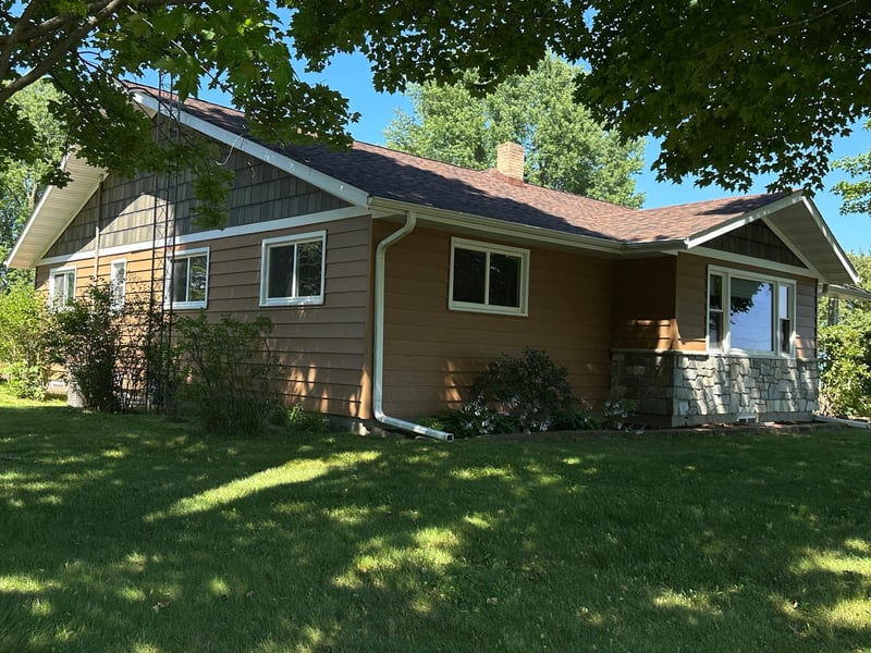 E910 Cedar Rd, Eau Claire, WI 54701