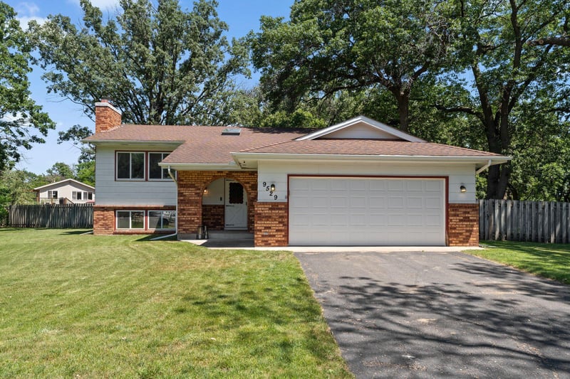 9529 Tyler St NE, Blaine, MN 55434
