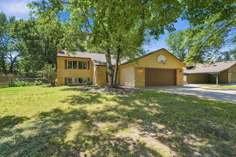 936 97th Ln NE, Blaine, MN 55434