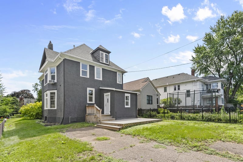 1323 Lincoln Ave, Saint Paul, MN 55105