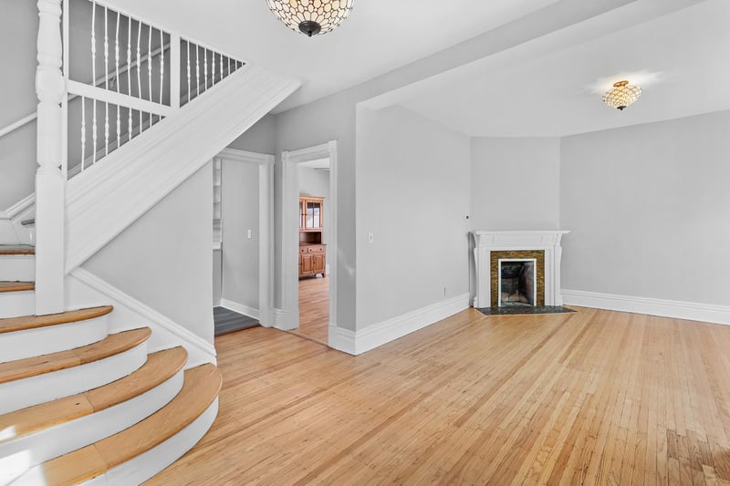 1323 Lincoln Ave, Saint Paul, MN 55105