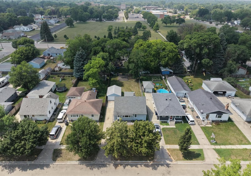 819 15th St N, Moorhead, MN 56560