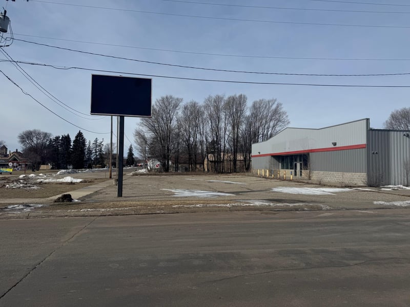 205 6th St NE, Little Falls, MN 56345