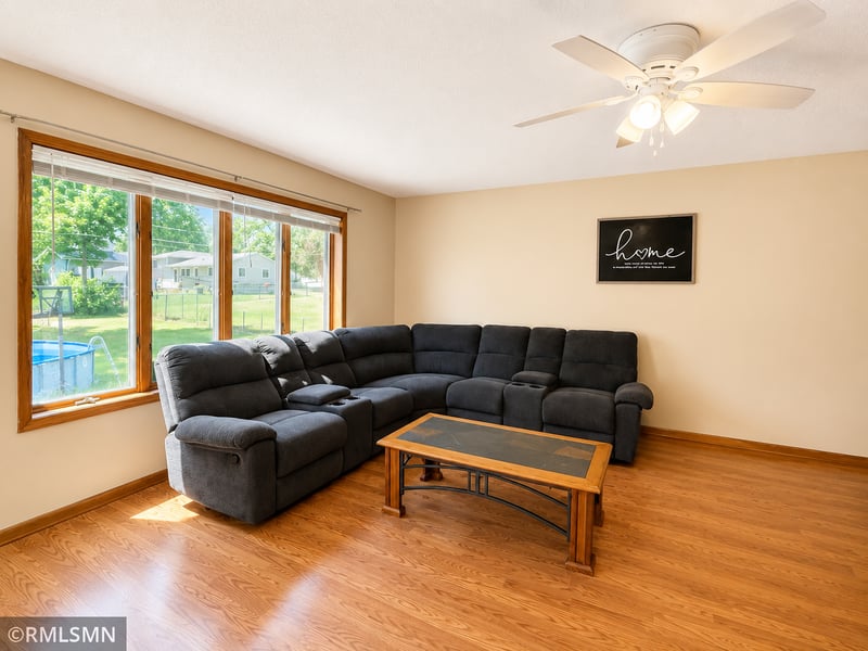 815 10th St W, Hastings, MN 55033