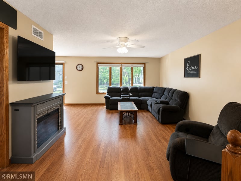 815 10th St W, Hastings, MN 55033