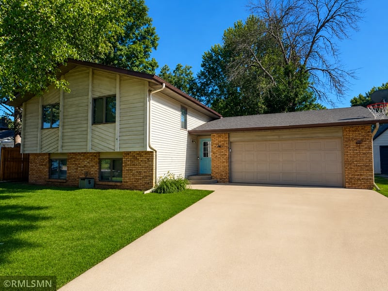 815 10th St W, Hastings, MN 55033