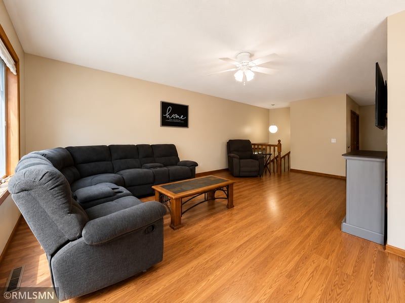 815 10th St W, Hastings, MN 55033