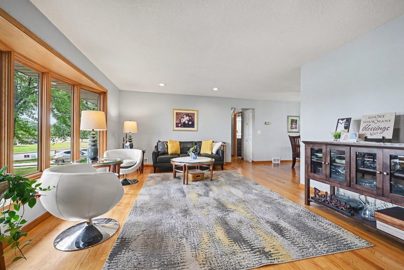 1201 County Road B2 W, Roseville, MN 55113