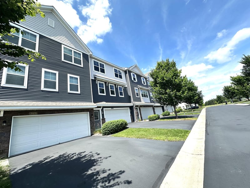 8790 Granite Cir, Woodbury, MN 55129
