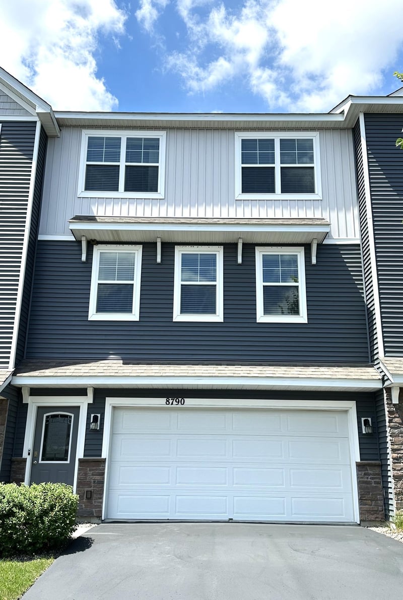 8790 Granite Cir, Woodbury, MN 55129
