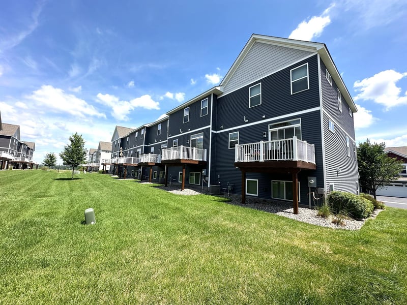 8790 Granite Cir, Woodbury, MN 55129