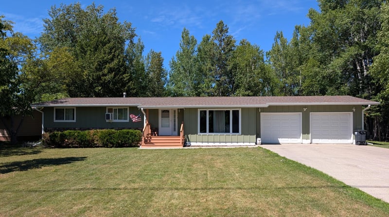 214 Shorewood Dr, International Falls, MN 56649