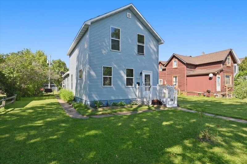 2114 E 6th St, Superior, WI 54880
