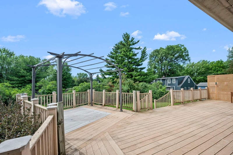 1561 15th Ter NW, New Brighton, MN 55112