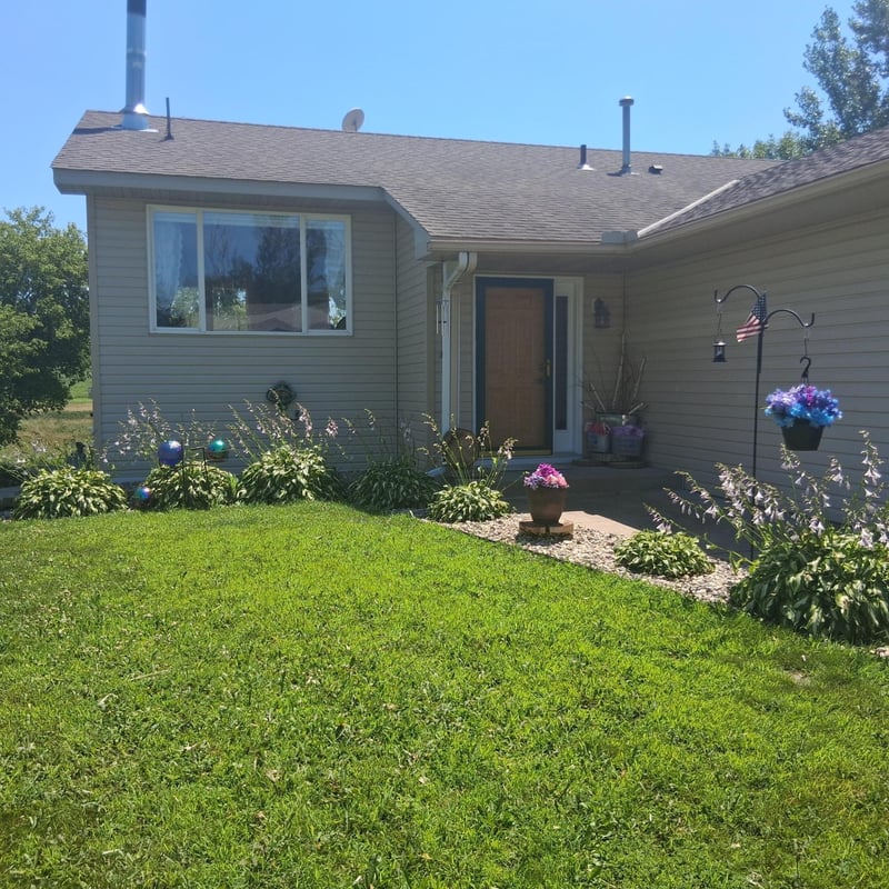 1027 Meadow St, Cologne, MN 55322