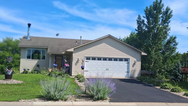 1027 Meadow St, Cologne, MN 55322