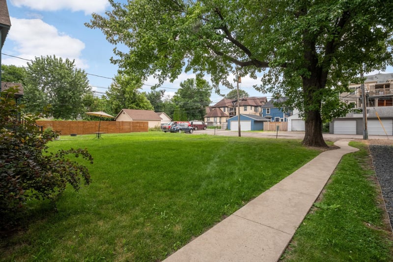 588 Selby Ave, Saint Paul, MN 55102