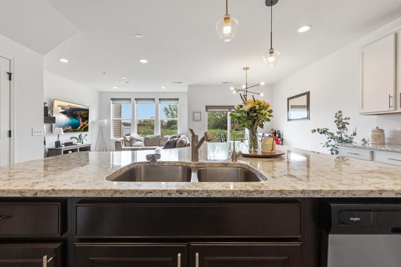 762 Stonegate Rd, Chanhassen, MN 55317