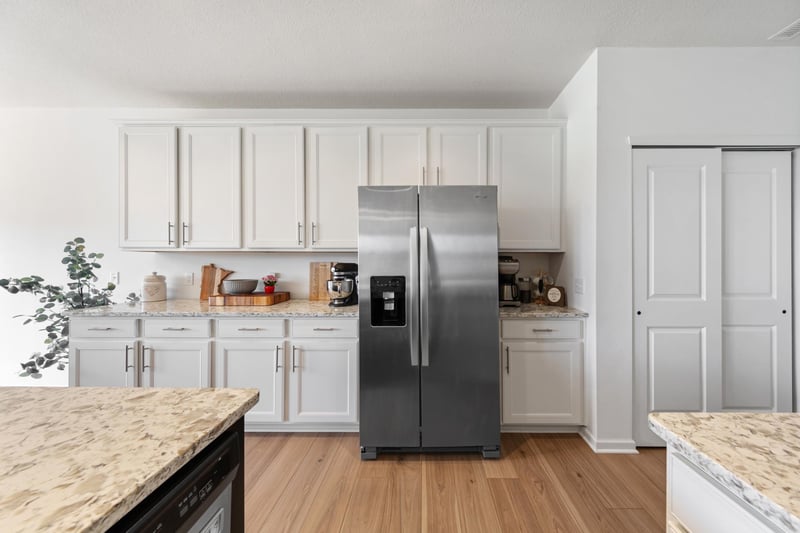 762 Stonegate Rd, Chanhassen, MN 55317