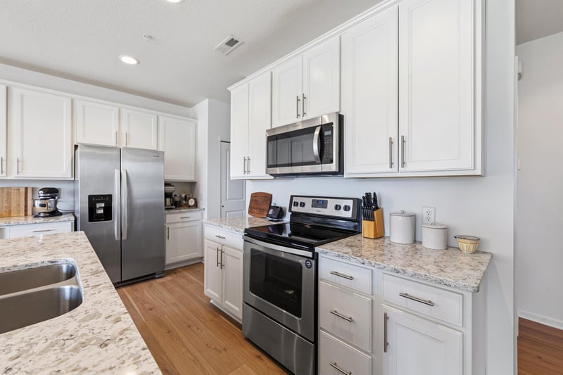 762 Stonegate Rd, Chanhassen, MN 55317