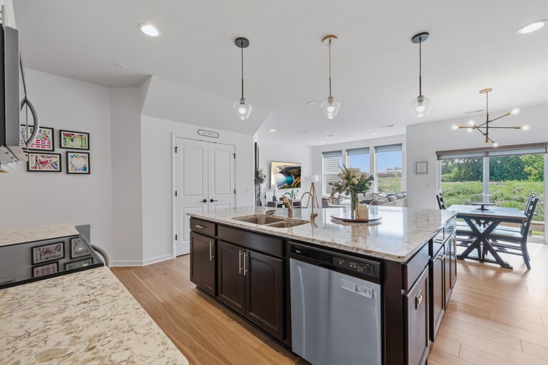 762 Stonegate Rd, Chanhassen, MN 55317