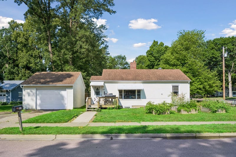 560 2nd Ave NW, Milaca, MN 56353