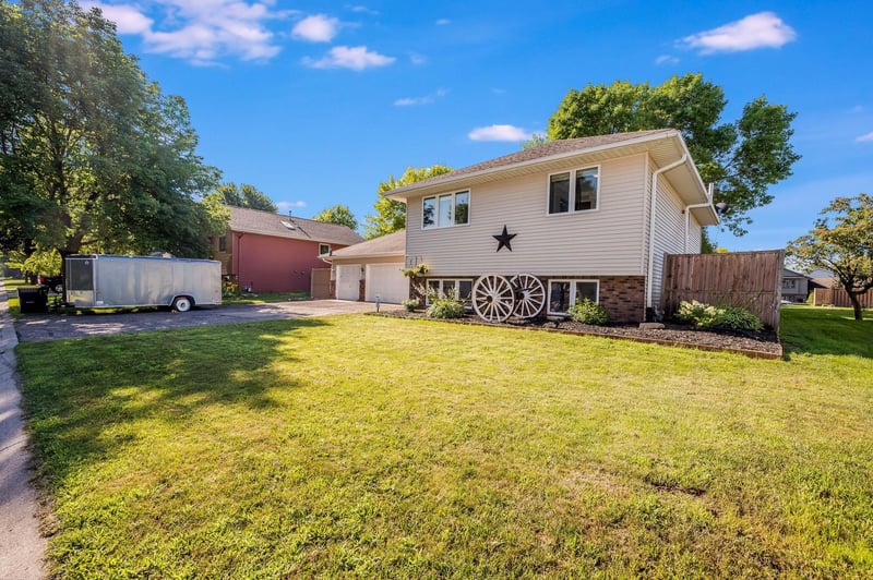 1735 Orchid Dr N, North Mankato, MN 56003