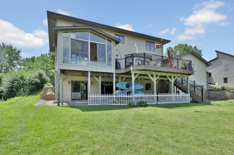 987 Demont Ave E, Maplewood, MN 55109