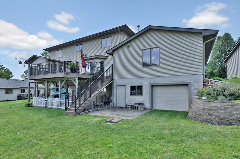 987 Demont Ave E, Maplewood, MN 55109