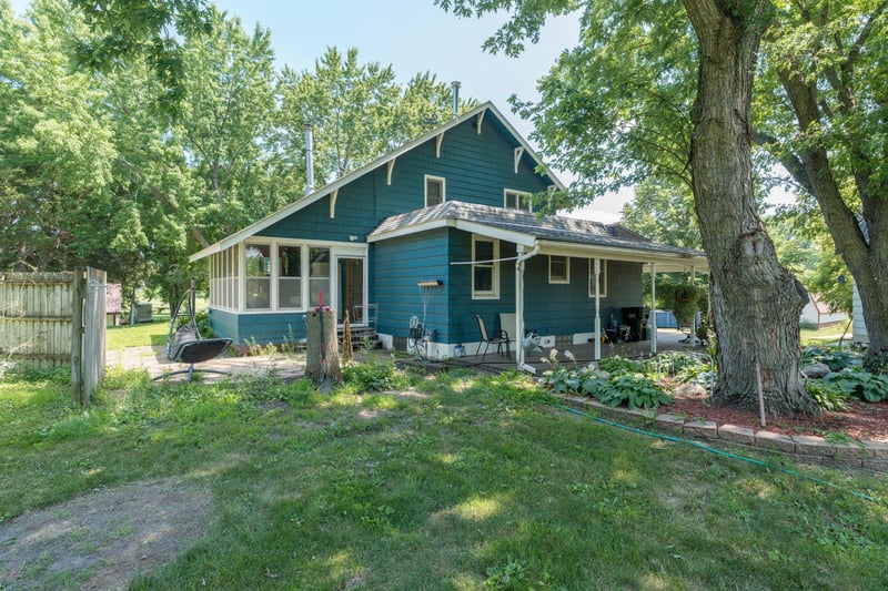 223 Joy Ave SW, Madelia, MN 56062