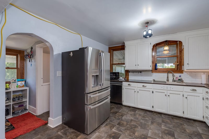 223 Joy Ave SW, Madelia, MN 56062
