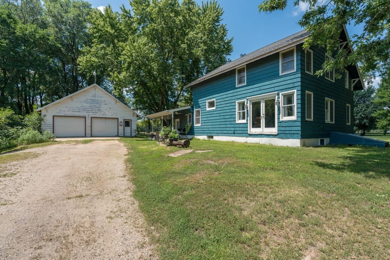 223 Joy Ave SW, Madelia, MN 56062