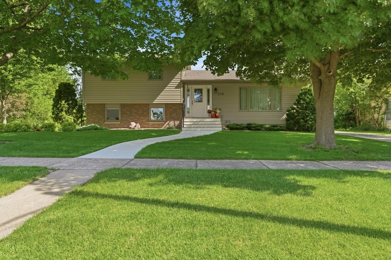220 North St E, Amboy, MN 56010