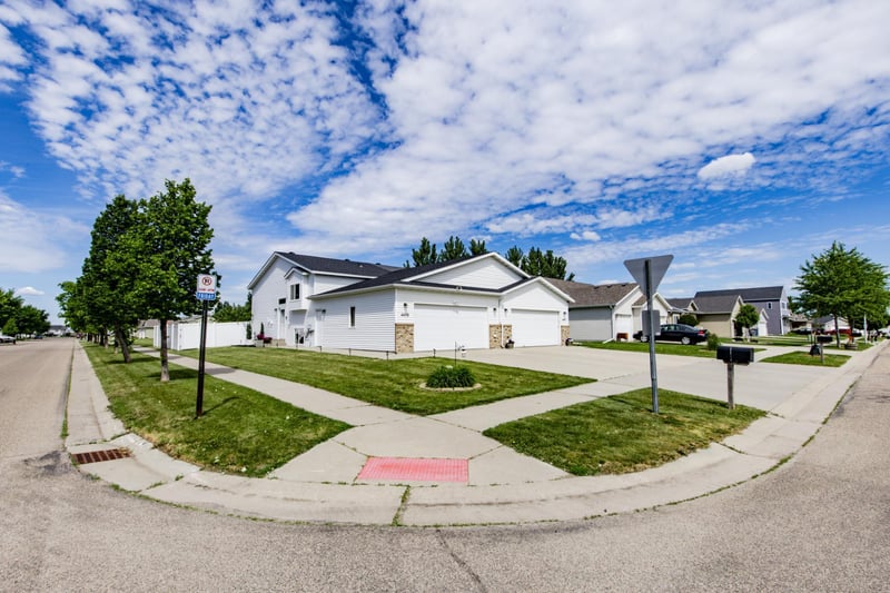 4459 15th St S, Moorhead, MN 56560
