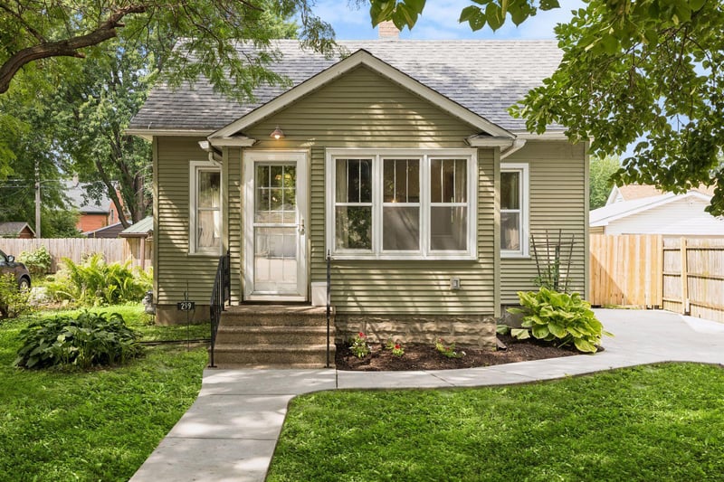 299 Sidney St W, Saint Paul, MN 55107