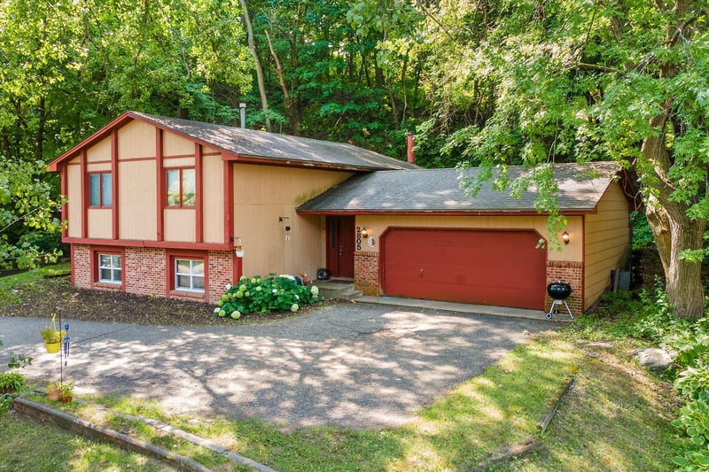 2805 Brookview Dr, Burnsville, MN 55337