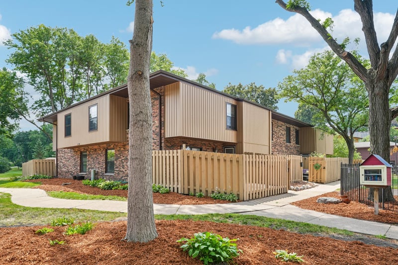 2411 Unity Ave N, Golden Valley, MN 55422