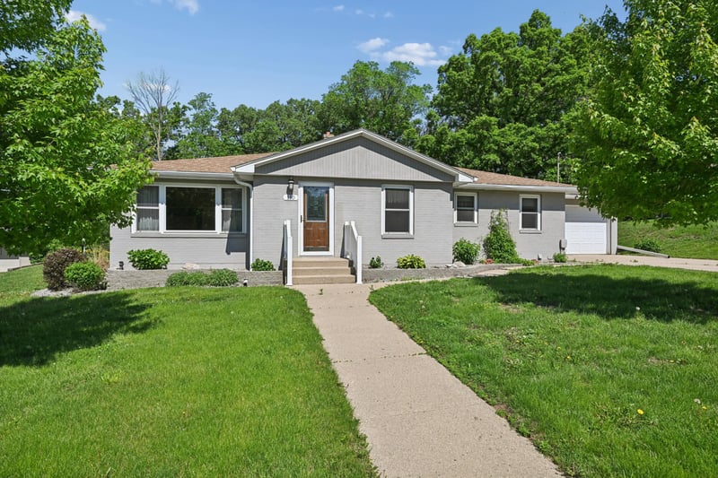 110 Circle Dr, Jackson, MN 56143