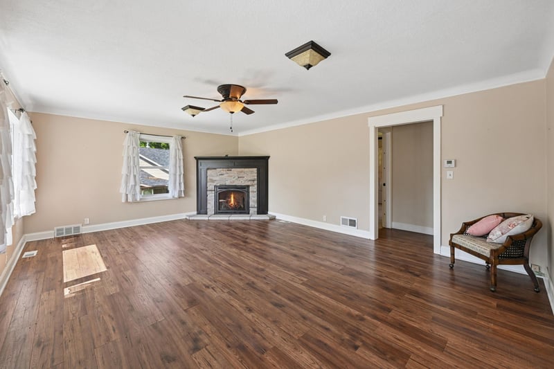 110 Circle Dr, Jackson, MN 56143