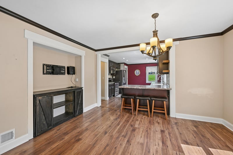 110 Circle Dr, Jackson, MN 56143