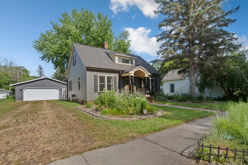 309 N 6th St, Henderson, MN 56044