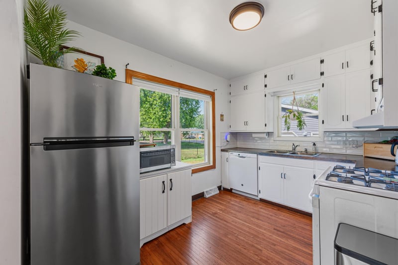 309 N 6th St, Henderson, MN 56044